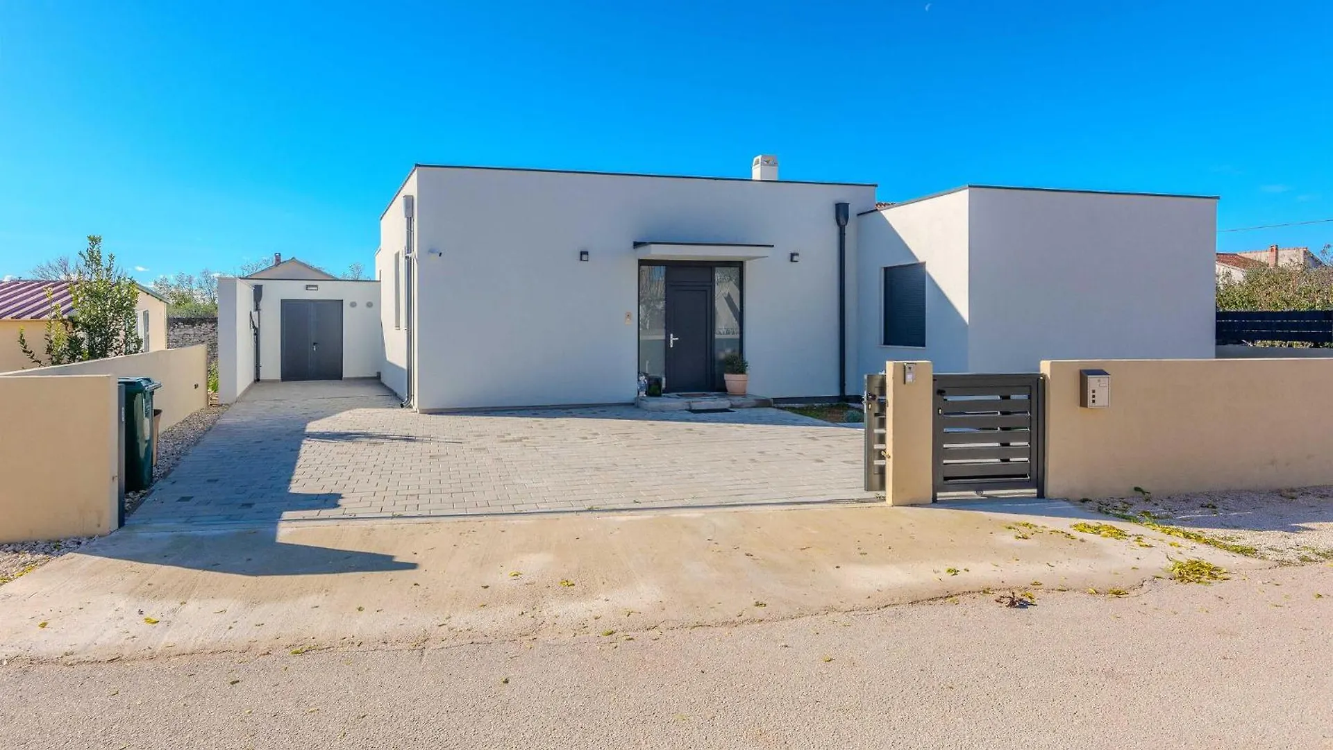 別荘 Amazing Home In Nin With Sauna