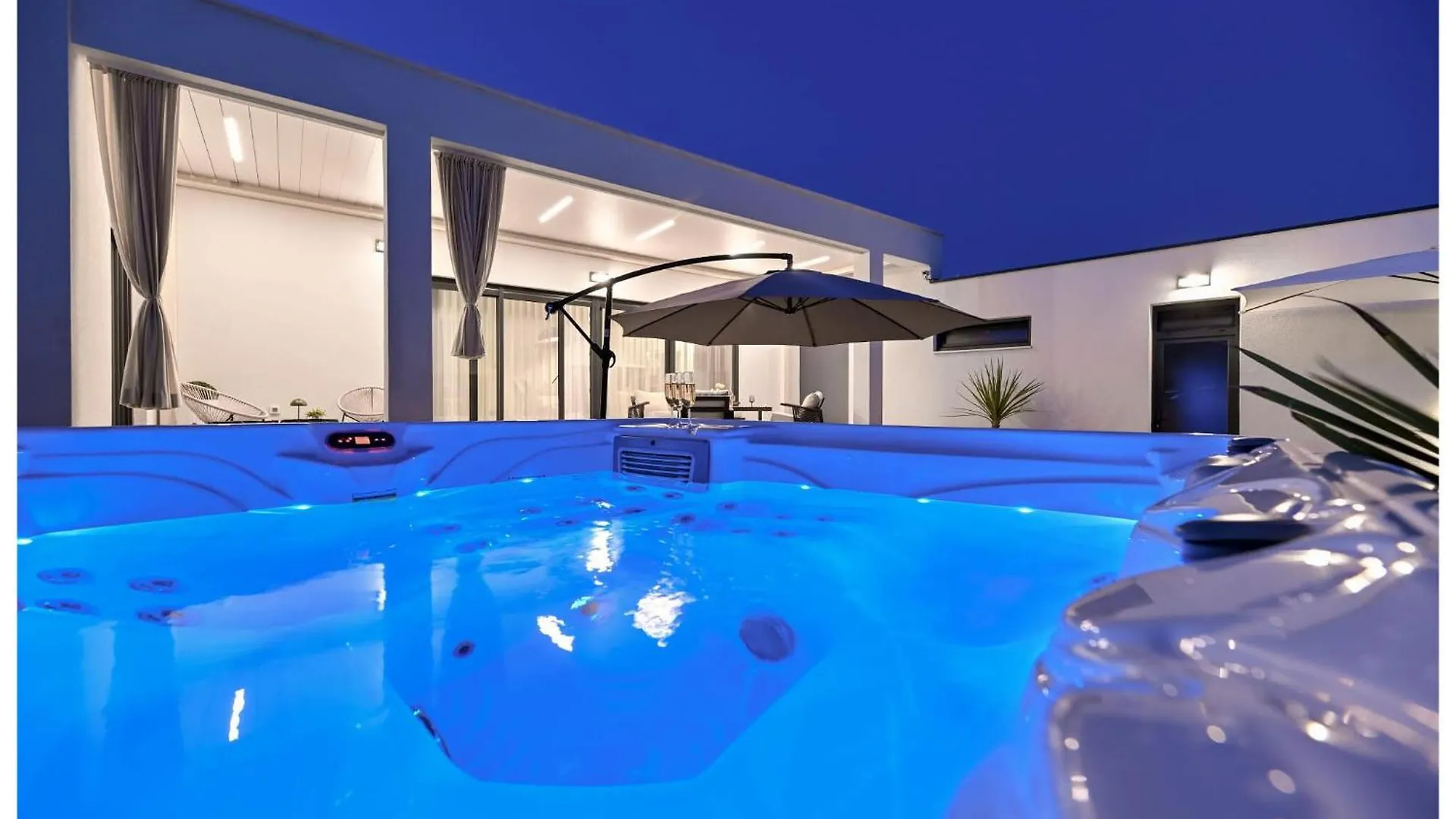 別荘 Amazing Home In Nin With Sauna