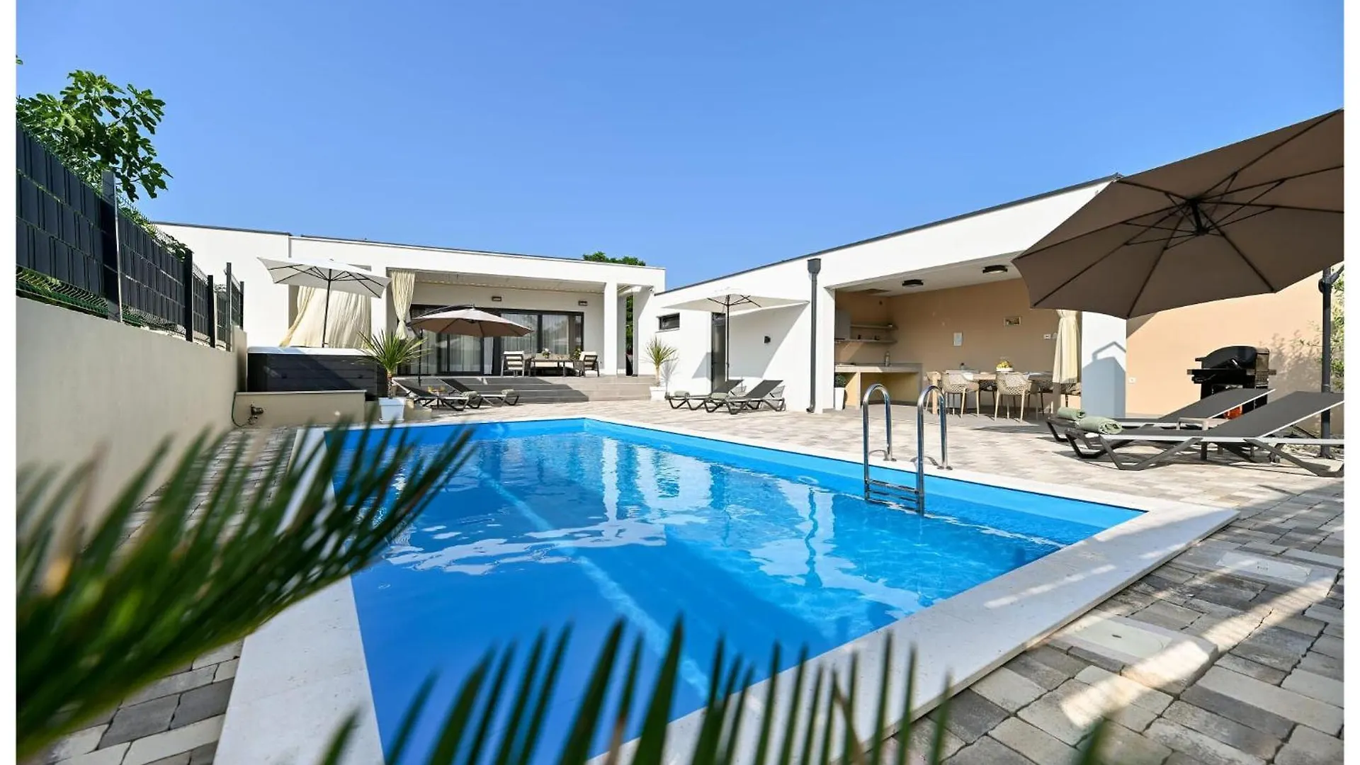 Amazing Home In Nin With Sauna